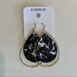 NEW Evereve Westley Leather Tear Drop Earrings